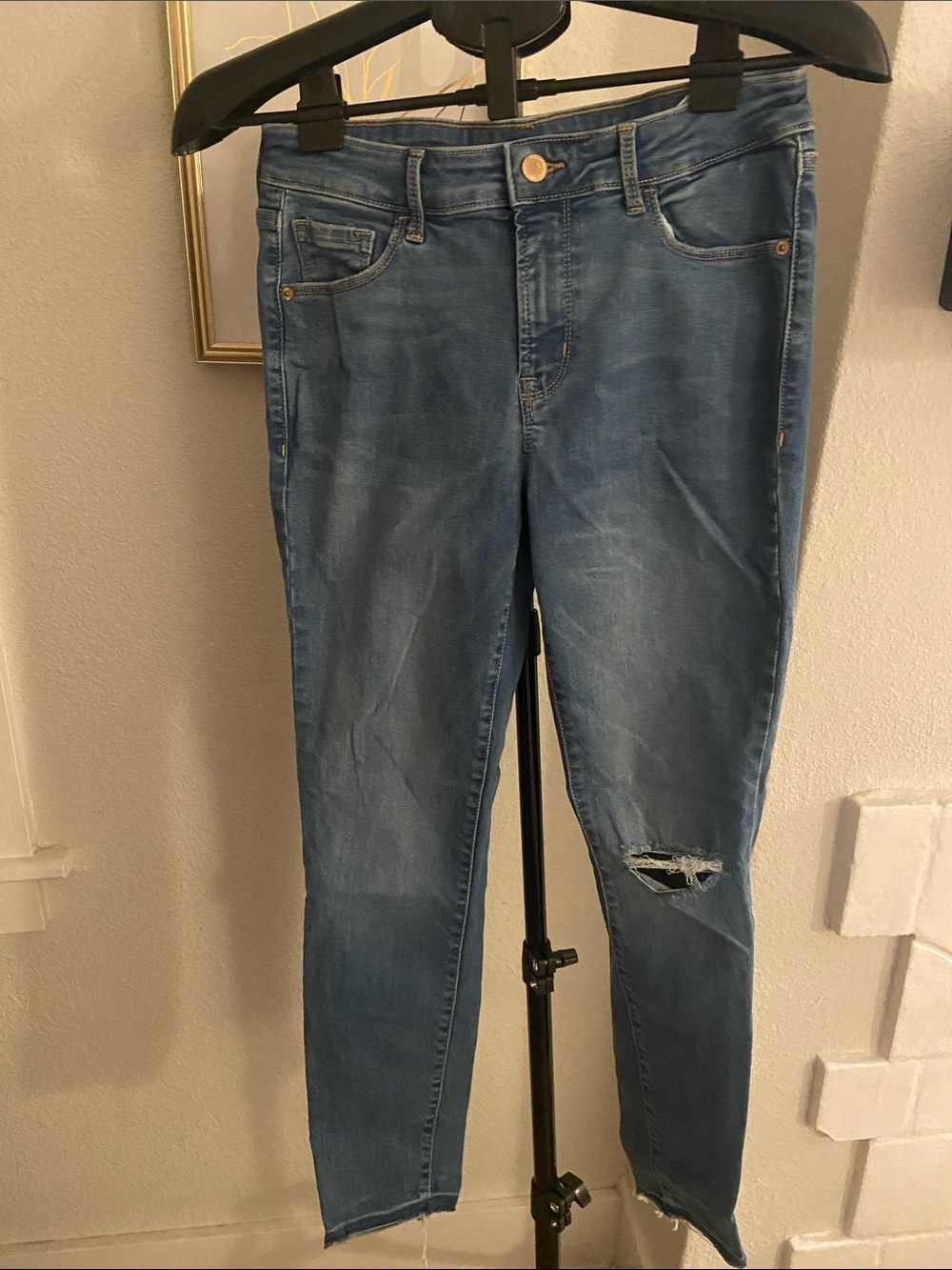 Old Navy Light Blue Skinny Jeans with Knee Rip